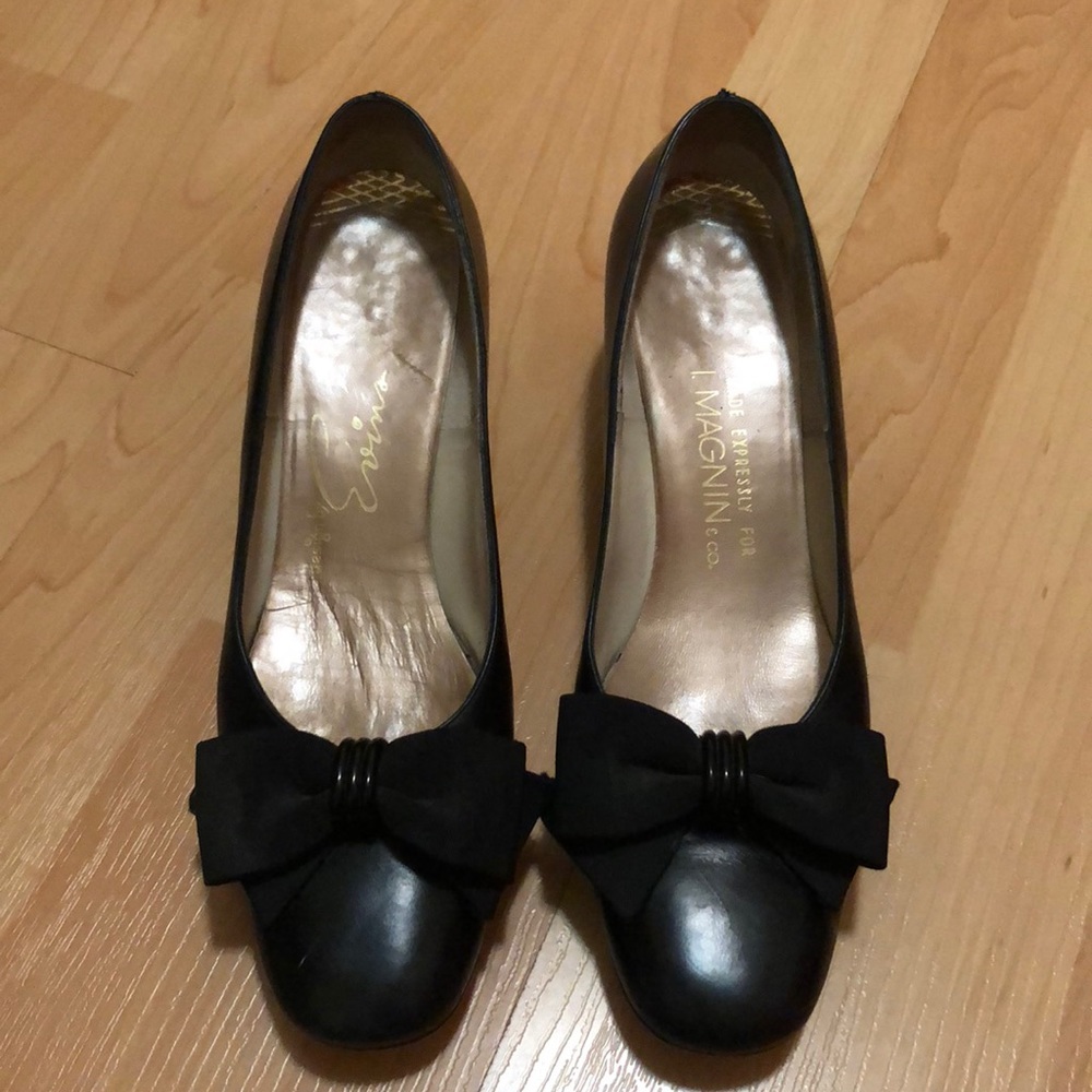 Vintage black leather I.Magnin pumps with bows